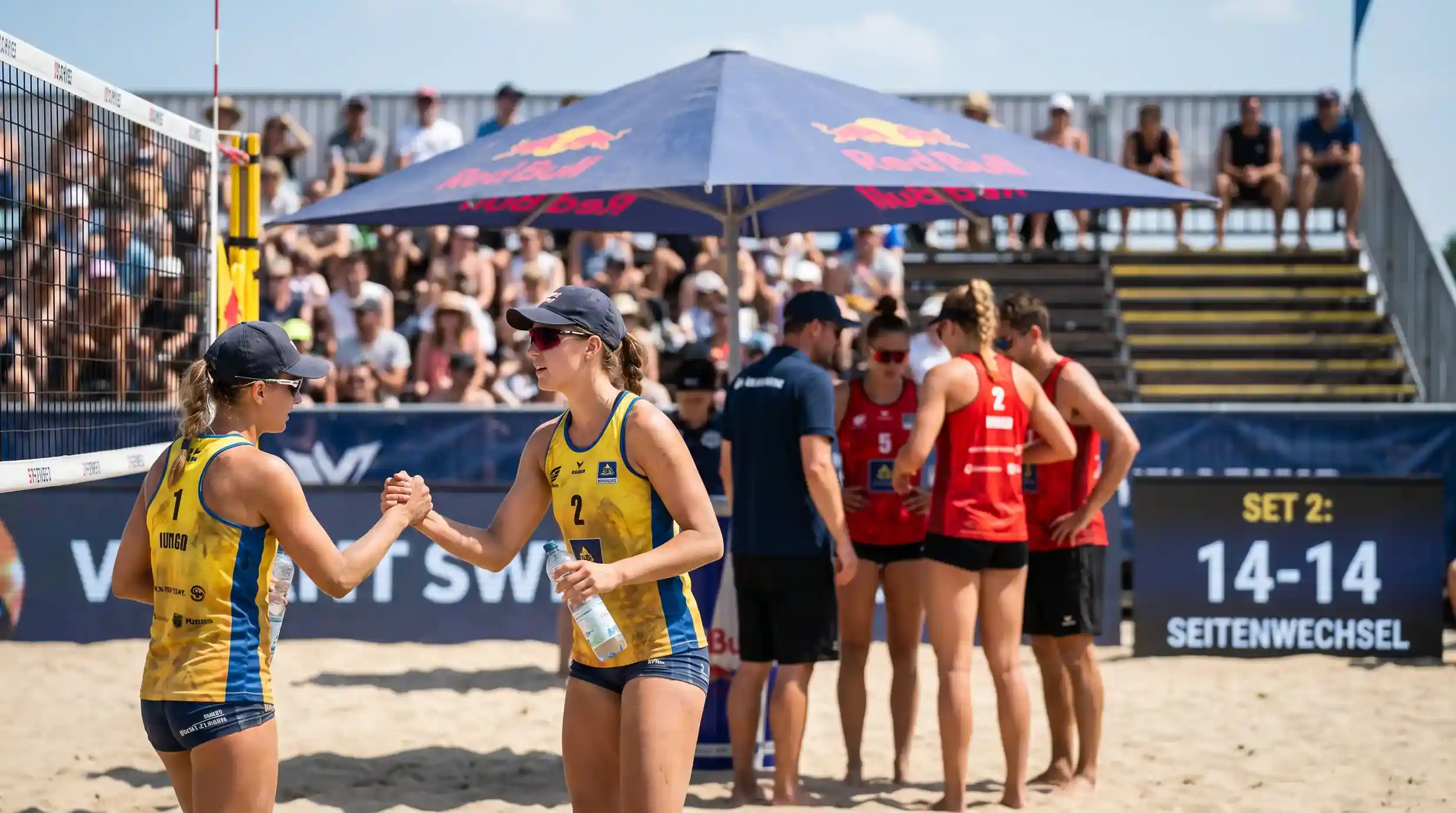 Beachvolleyball Spieler beim Seitenwechsel als optimaler Moment fuer Cash-Out-Analyse beim Wetten